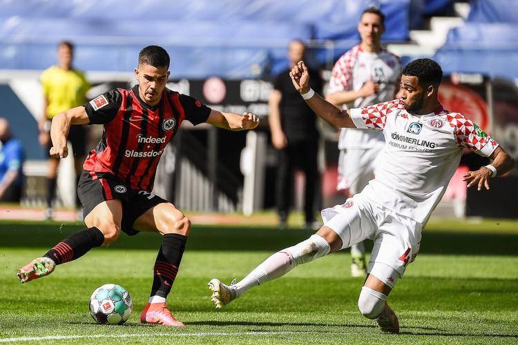 包含欧联赛程吃紧；法兰克福赛前造点机会；话题不断；心理建设被强调的词条